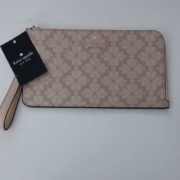 kate spade Handbags - Kate Spade Beige Floral Wristlet Clutch